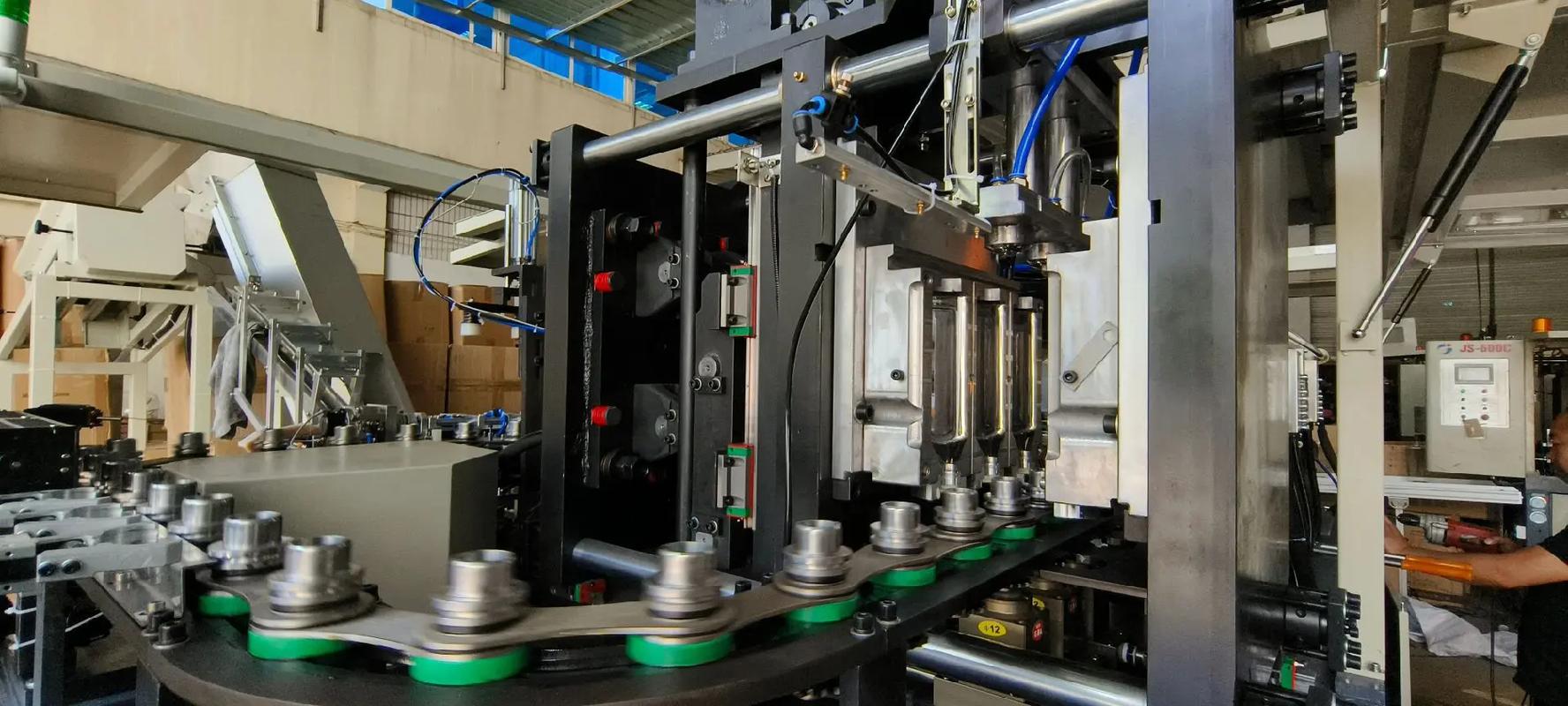 專業(yè)制造，高效可靠 探索一拖三2升全高配PET吹瓶機(jī)的卓越性能與優(yōu)勢(shì)